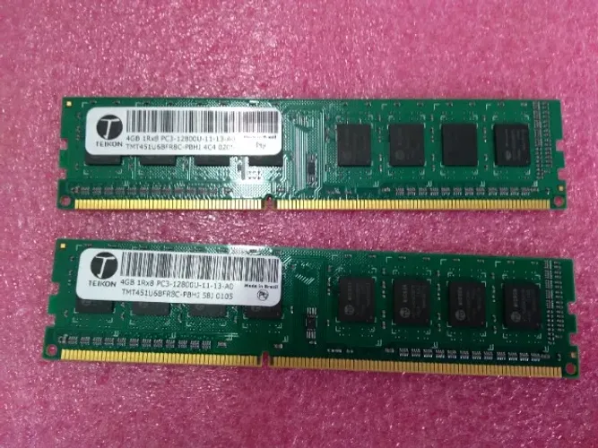 2 Memórias 4 GB DDR3 1600 Mhz Dimm