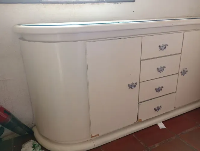 Cômoda imperial com vidro