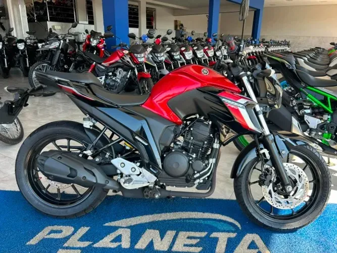 YAMAHA FZ-25 Fazer 250 - Modelo 2024, a moto está em excelente estado de conservação!