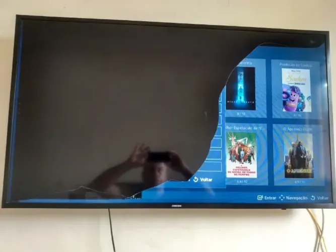 Smart tv Samsung 43 polegadas funcionando com defeito na tela