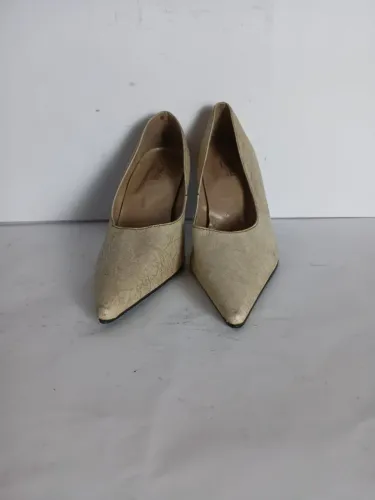 Scarpin gabriella dourado