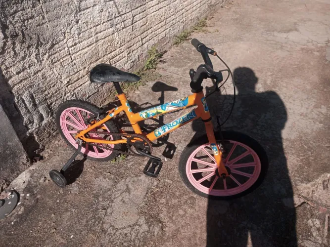 Vende se bicicleta aro 16.feminina.oouco usada.
