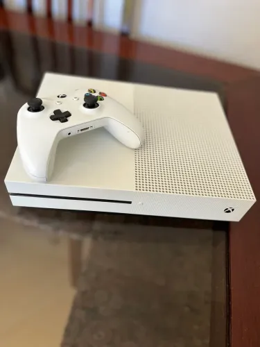 Xbox one s 1tb com GTA 5 mídia física