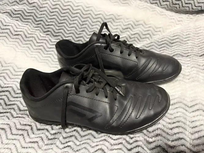 Chuteira Umbro Society Preta -número 36-