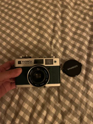 Câmera analógica Yashica FC 35