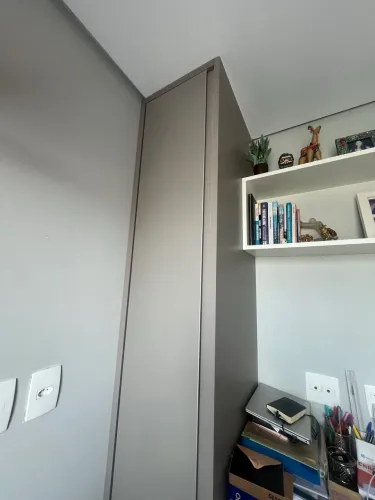 Armário e mesa escritório e quarto
