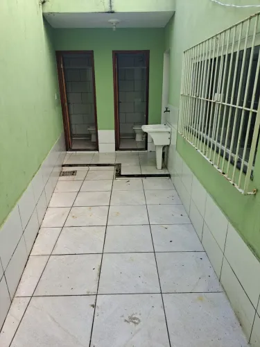 Alugo loja ampla com sobre loja ! 