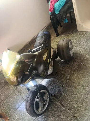 Moto Elétrica infantil (Sem Bateria).