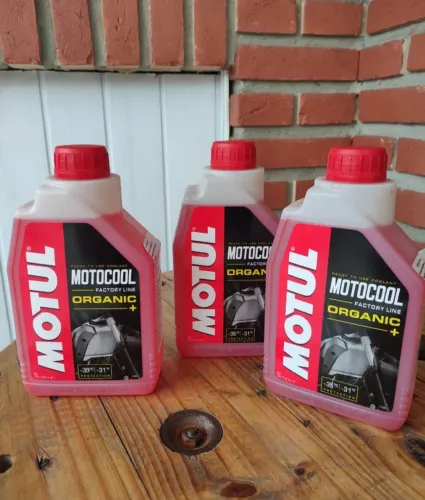 Cada motul Motocool factory line 35 c por $100