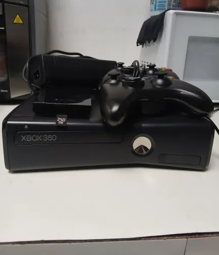 2 Consoles de Xbox 360 leia a descrição 