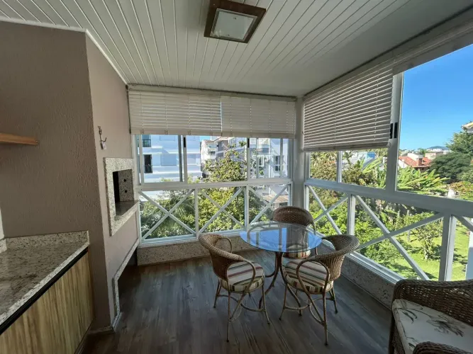Apartamento a apenas 200m da praia com 3 Quartos e 1 Suite, em Jurerê - Florianópolis - SC