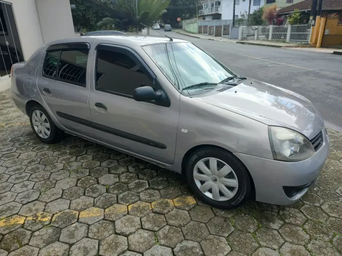 Renault Clio Sed. Authentique Hi-flex 1.0 16V 4P 2007