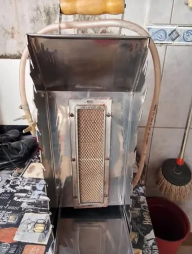 Churrasqueira a gás 150 reais leva ela