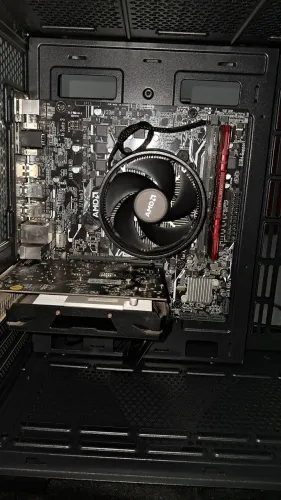 PC Gamer Ryzen 3 3200G + ASUS Prime A320M-K + RX 550 + 8GB RAM + Cooler AMD