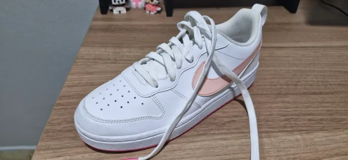 Tênis Nike Branco e Rosa (Detalhes Rosas) - Tamanho 37.5