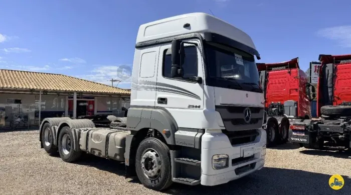 MB AXOR 2544 6X2<br>2018/2018<br>TETO ALTO<br>AUTOMÁTICO