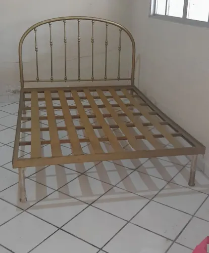 Cama antiga estilo  Provicial de Bronze, Ferro e Latão!