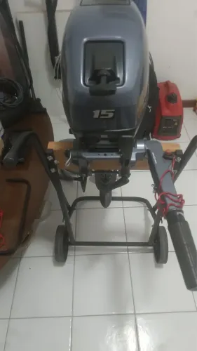 Vendo motor yamaha 15hp muito novo com carrinho