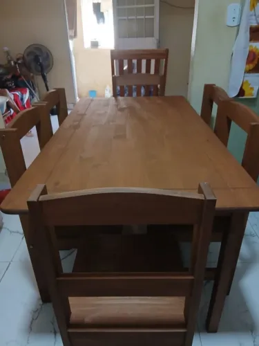 Mesa com 6 cadeiras