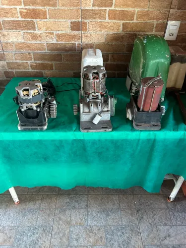 Vendo três motores 3 motores  Rossi Dz4 usado em funcionamento  
