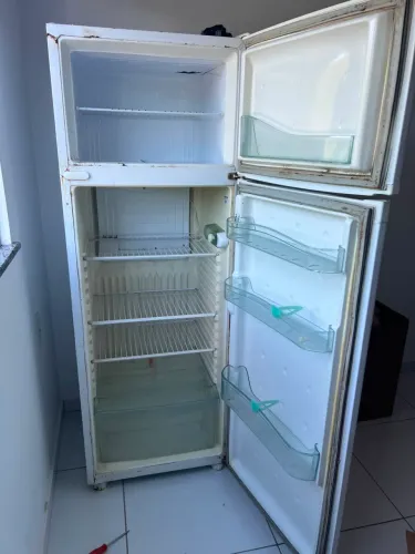 Geladeira DE GRAÇA P/ vender peças