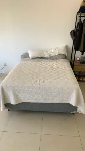 Cama de casal semi nova