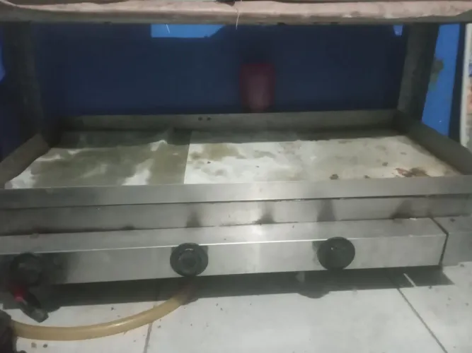 Chapa da marca EDANCA semi industrial porte médio 300 reais