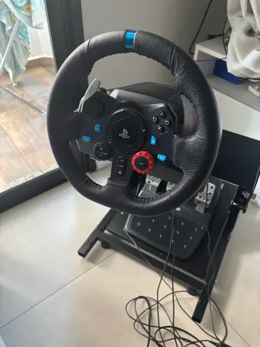 Volante Logitech G29 + pedais + suporte cockpit 