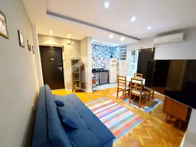 OPORTUNIDADE ÚNICA DE QUARTO E SALA TOTALMENTE REFORMADO COM ESTILO EM COPANEMA!!!