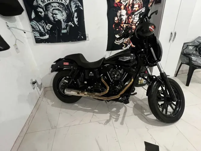 Dyna Super Glide FDX Black Line única em SC