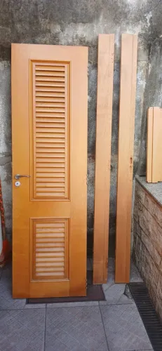 Porta Veneziana Madeira 60x210 completa usada