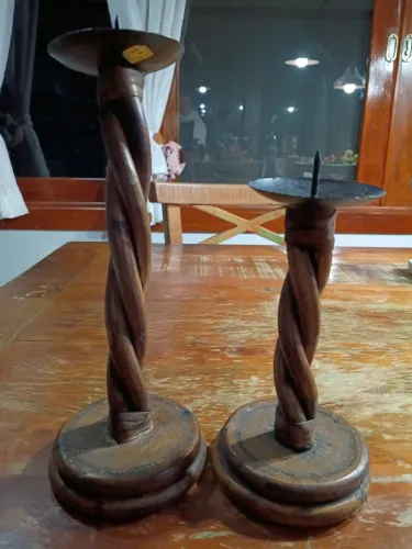 Castiçal de madeira 