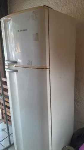 Geladeira duplex,gelando somente a parte inferior,e trocar borracha