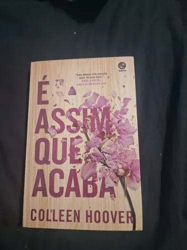 É Assim que Acaba - Colleen Hoover (Editora Galera) - Usado
