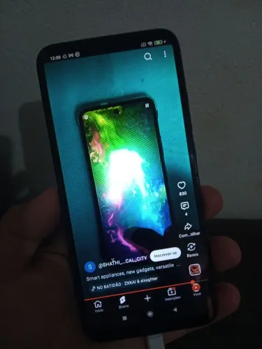 Celular redimi 9 64 GB tem trinco na tela porém funcionando normalmente