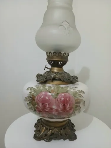 Abajur pata choca de porcelana e bronze