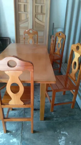 Mesa de madeira Angico