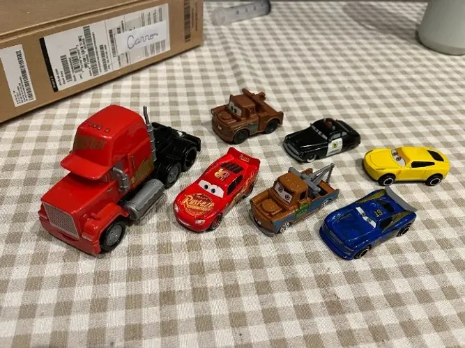 lote Disney carrinhos desenho Carros Relampago Mcqueen Mack caminhão