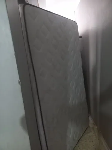 Cama de Viúvo Seminova com Colchão e Box - R$ 700