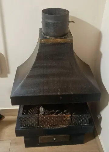 Lareira de ferro antiga.