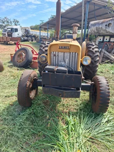 Vendo trator Valmet 60
