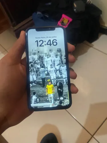 iPhone XR preto , está com a câmera de trás quebrada bateria nova e a tela tbm