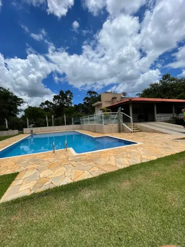 Chácara à venda em Tatuí-SP: 1 quarto, 1 sala, 2 banheiros, 4 vagas de garagem, 120m² de á