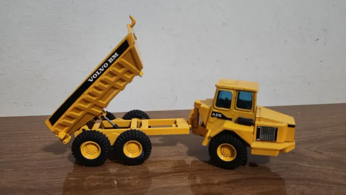 Carrinho Miniatura Caminhão Volvo BM A25 Dumper Escala 1/50
