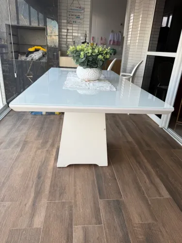 Mesa de jantar 4 lugares - mdf e vidro temperado. Lindíssima!
