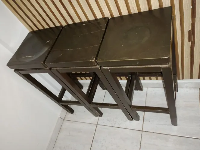 3 Banquetas de madeira