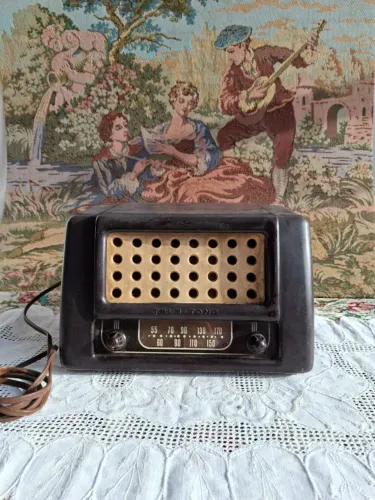 rádio valvulado Tele-Tone Modelo 109 AM de 1946, fabricado nos EUA. SEM TESTE