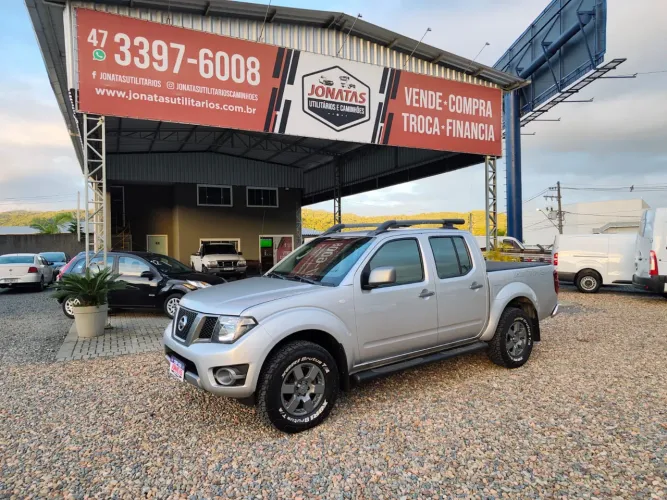 Nissan Frontier SV AT. CD 4X4 2.5 TB Dies. Aut. 2015