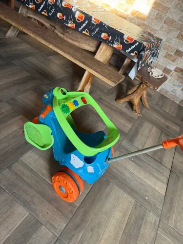 Triciclo infantil passeio e pedal