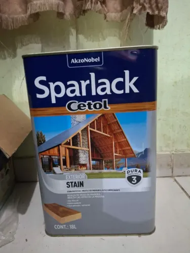 Vende se lata de verniz